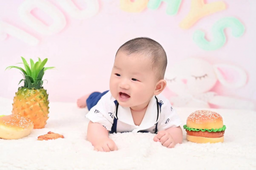 营口宝宝在妈妈肚子里